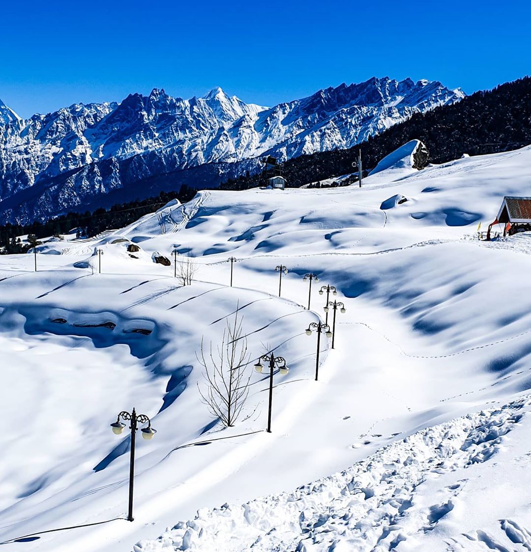 Auli Skiing & Winter Wonderland Tour